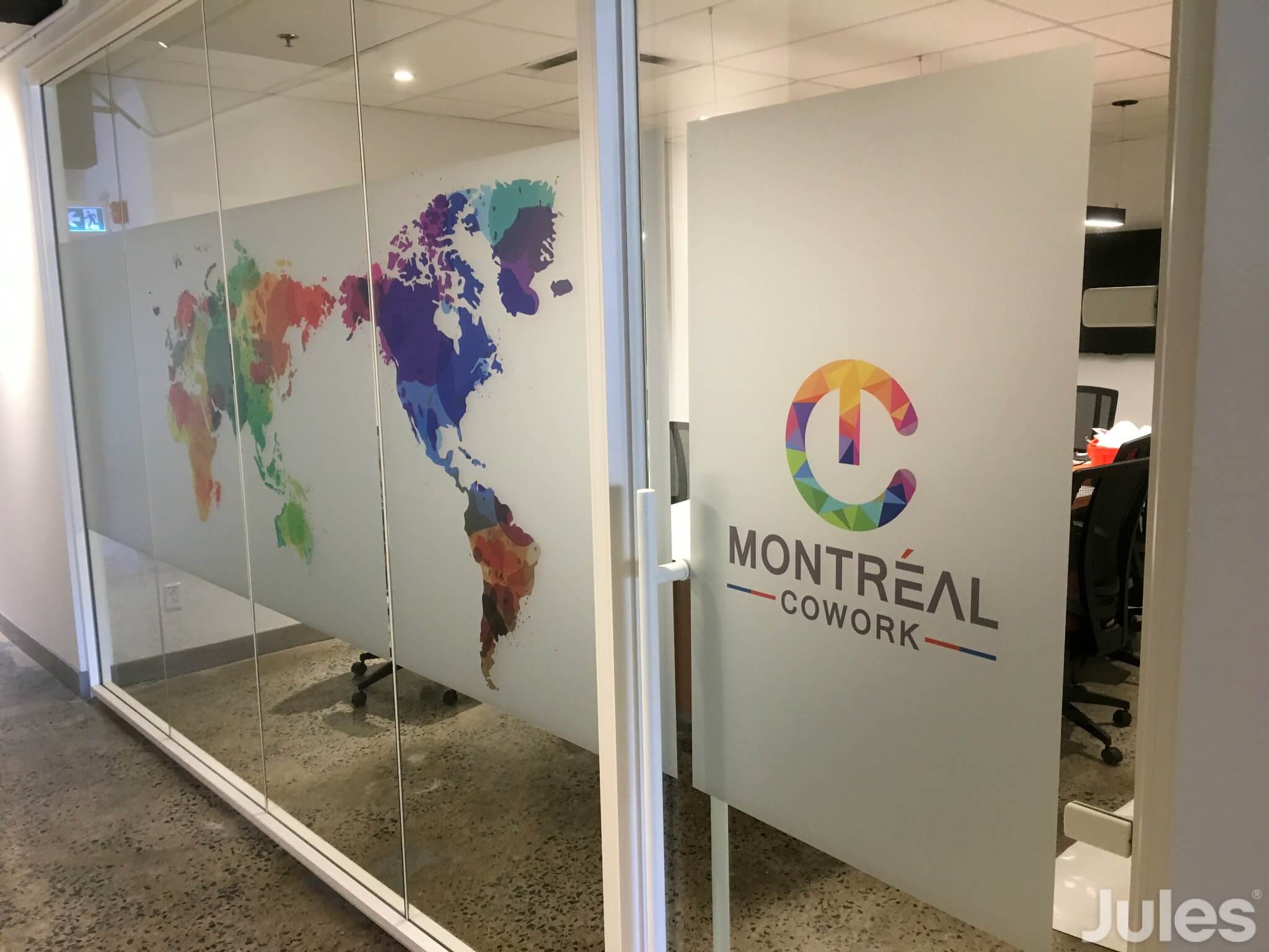 papier givré pour venêtre montréal cowork map monde imprimée couleur vinyle 3m montréal